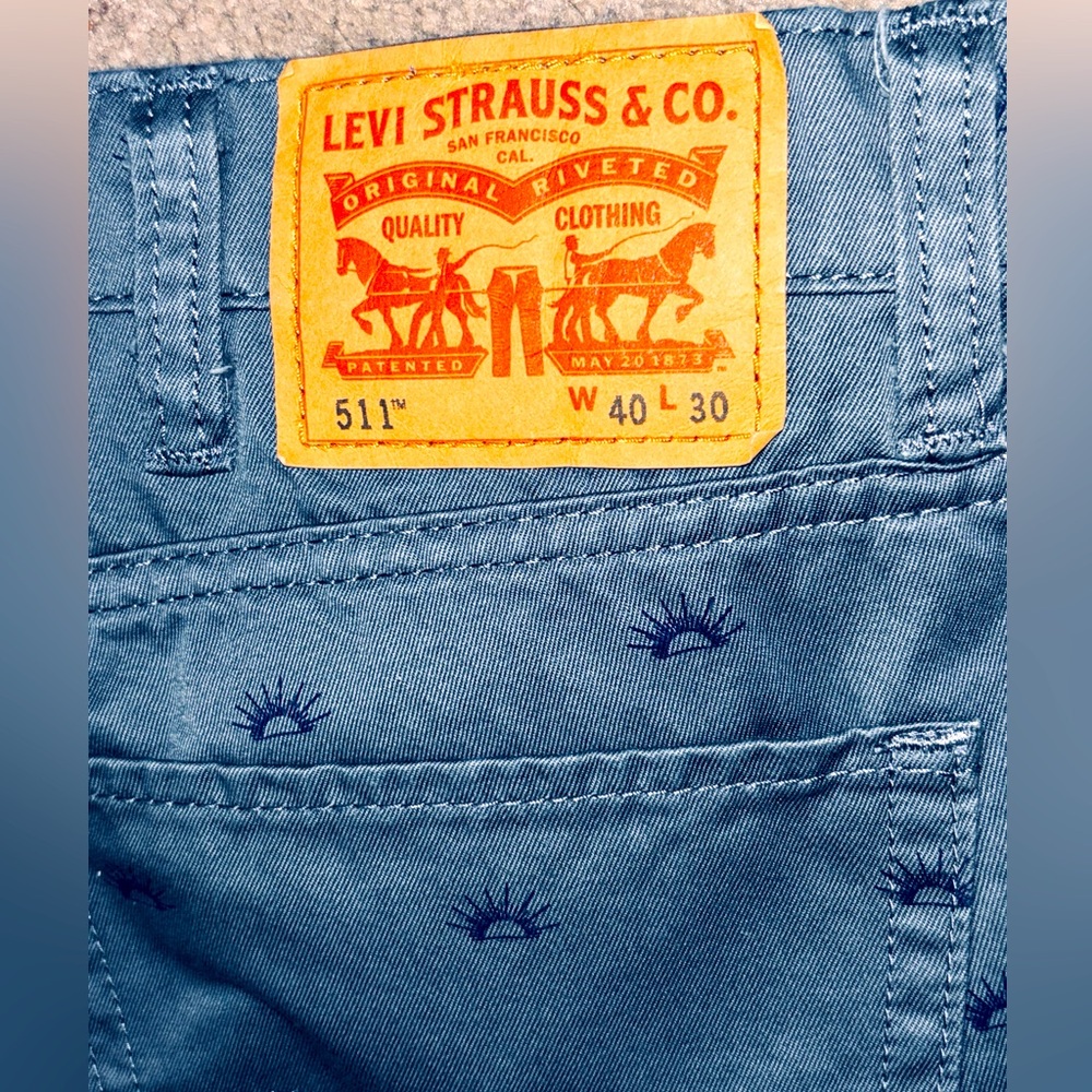 Levi 511 Capris - Picture 3 of 5